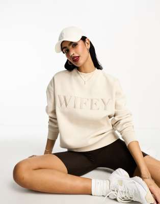 Six Stories - Pullover in Champagner mit „Wifey"-Schriftzug-Goldfarben