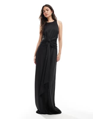 Six Stories - Robe longue drapée de demoiselle d'honneur en satin avec nœud devant - Noir - view 1