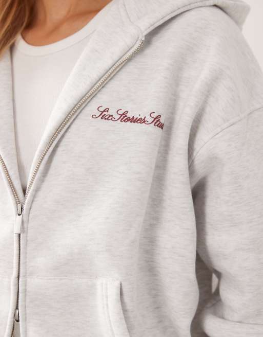 Six Stories - Romantic Material - Jersey gris con capucha y cremallera de punto (parte de un conjunto), 4 de 4