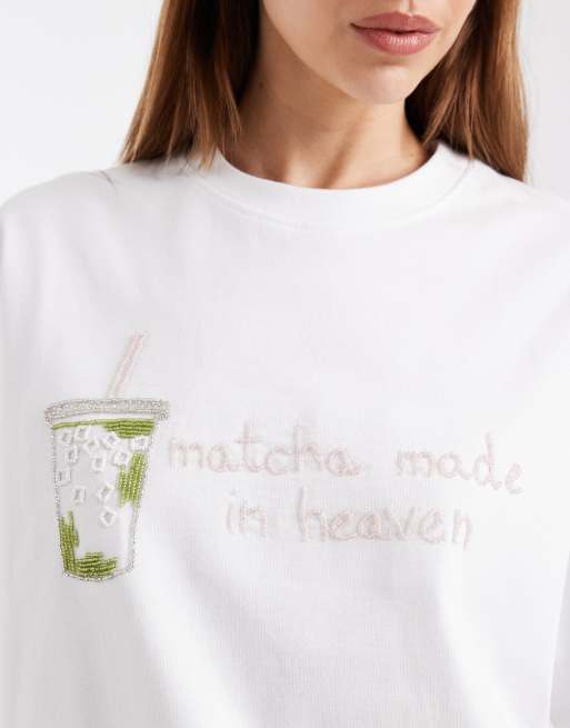 Six Stories - T-shirt squadrata oversize bianca con scritta "Matcha Made In Heaven" decorata, 3 di 4
