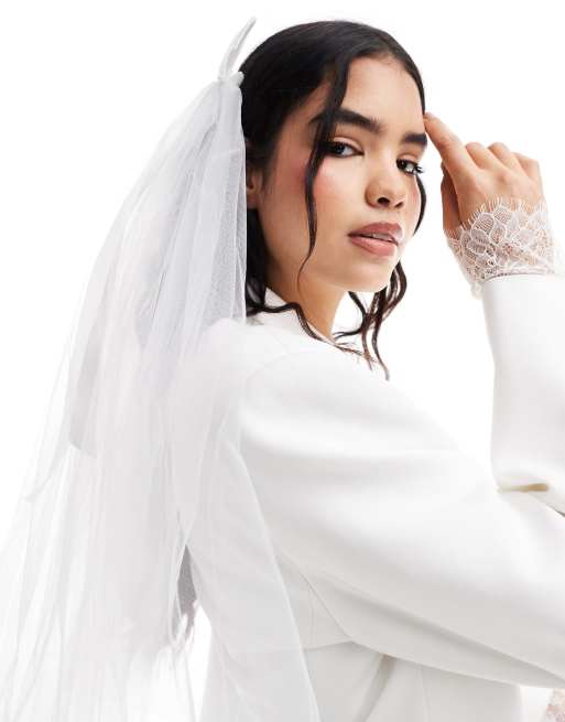 Six Stories Velo lungo da sposa a strati color avorio con fiocco ASOS