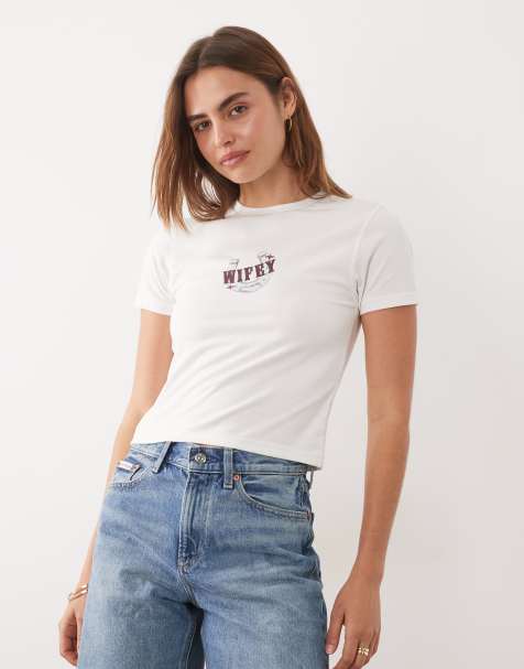 Six Stories – Wifey – Vit, liten t-shirt med hästskodesign - view 1