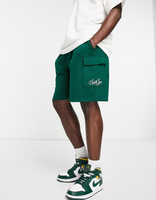 Sixth June - Cargoshort met kalligrafie in groen