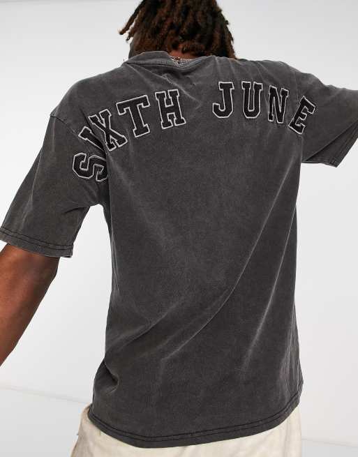 Sixth June – Czarny T-shirt z wyhaftowanym napisem