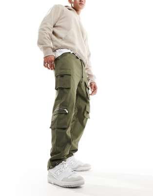 multi cargo pants in khaki-Green