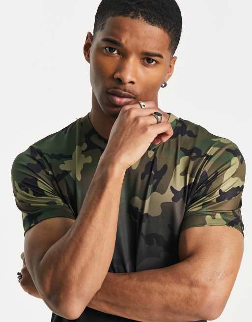 Sixth June – Obcisły T-shirt w kolorze khaki w gradientowy wzór moro