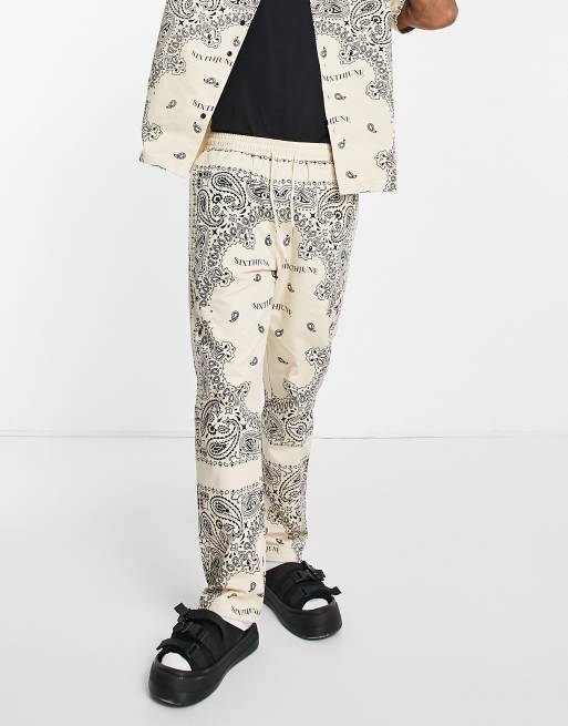 Sixth June - Pantalon droit d'ensemble à imprimé bandana sur l'ensemble - Beige, 3 de 4