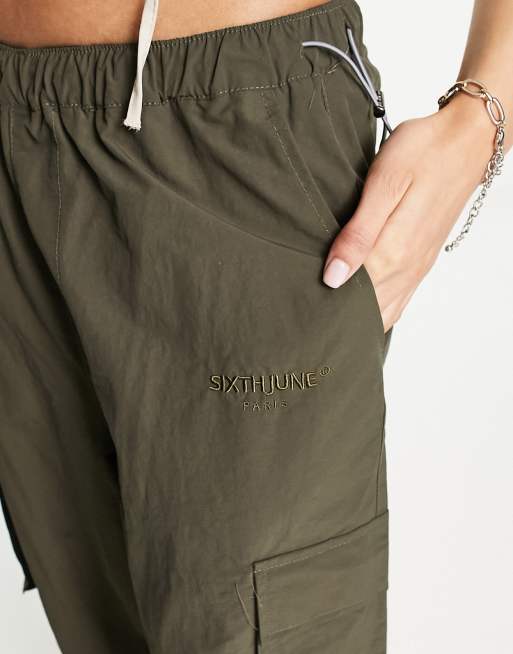 Sixth June Pantalon parachute avec broderie ton sur ton Taupe