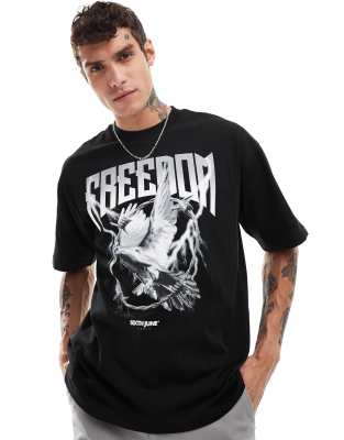 Футболка с принтом Шестое июнь черного цвета 8090₽