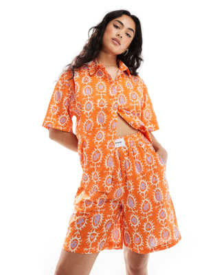 printed linen look shorts in orange -set