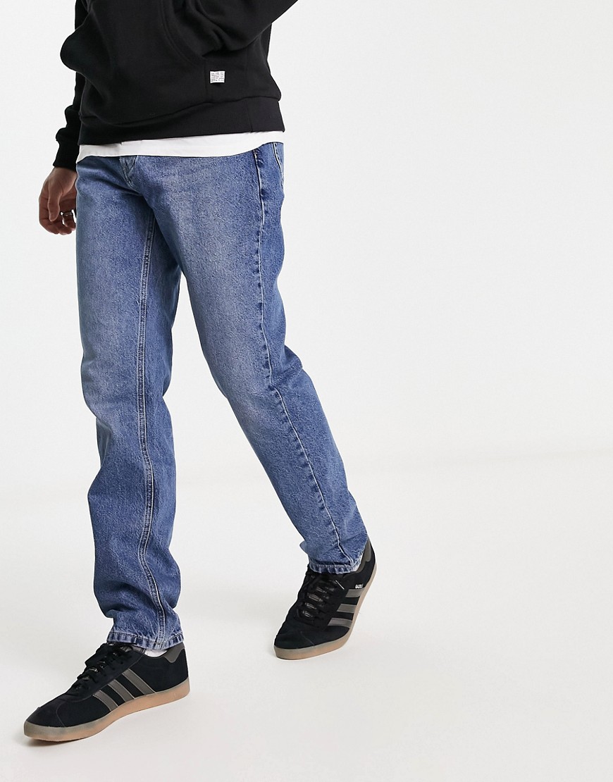 relaxed tapered fit jeans in light blue wash