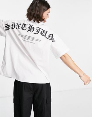 Sixth June - T-shirt bianca con stampa gotica sul retro