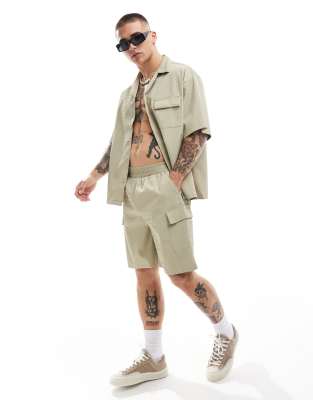 textured cargo shorts in beige - part of a set-Neutral