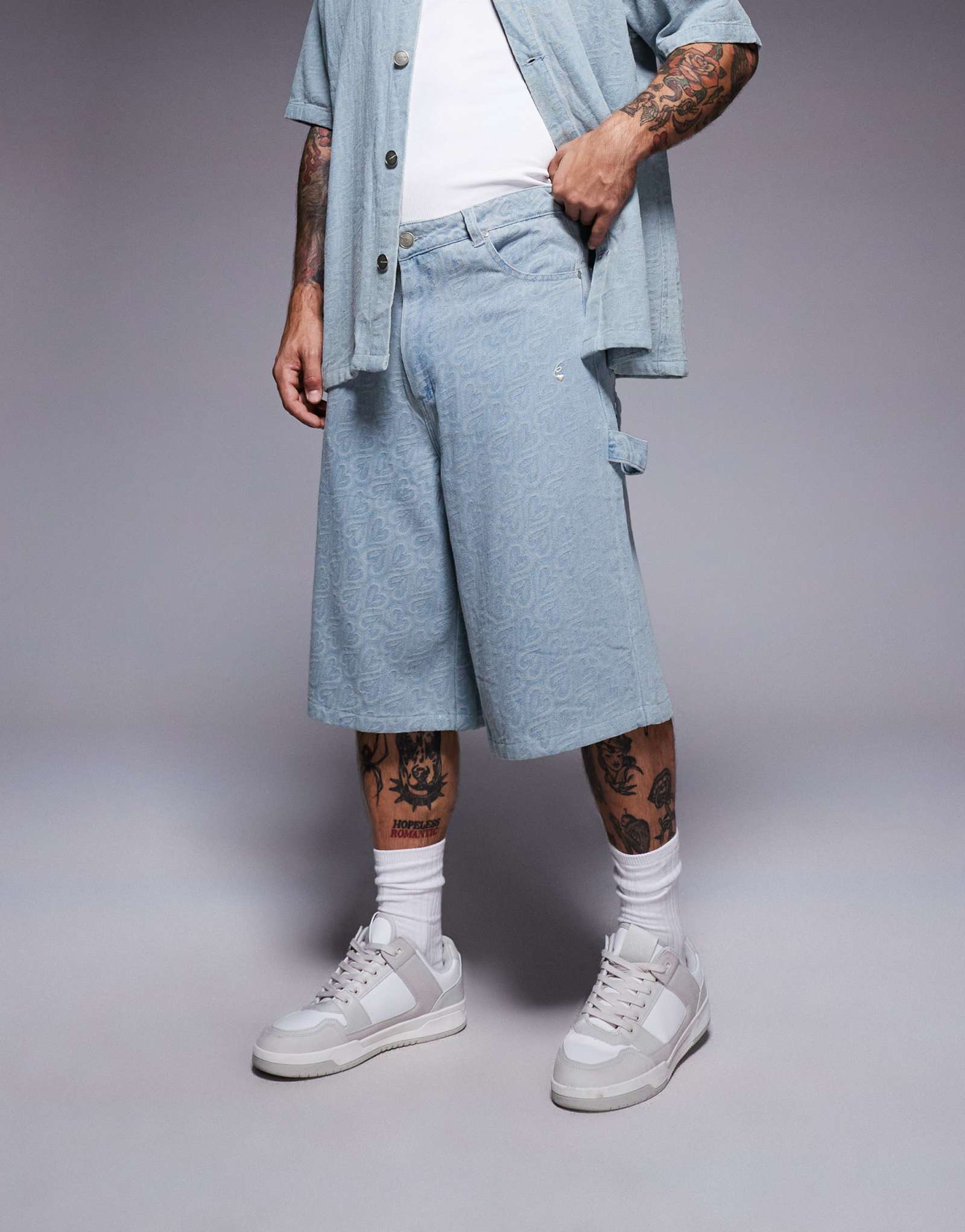 Шорты синего цвета с фактурными сердечками 