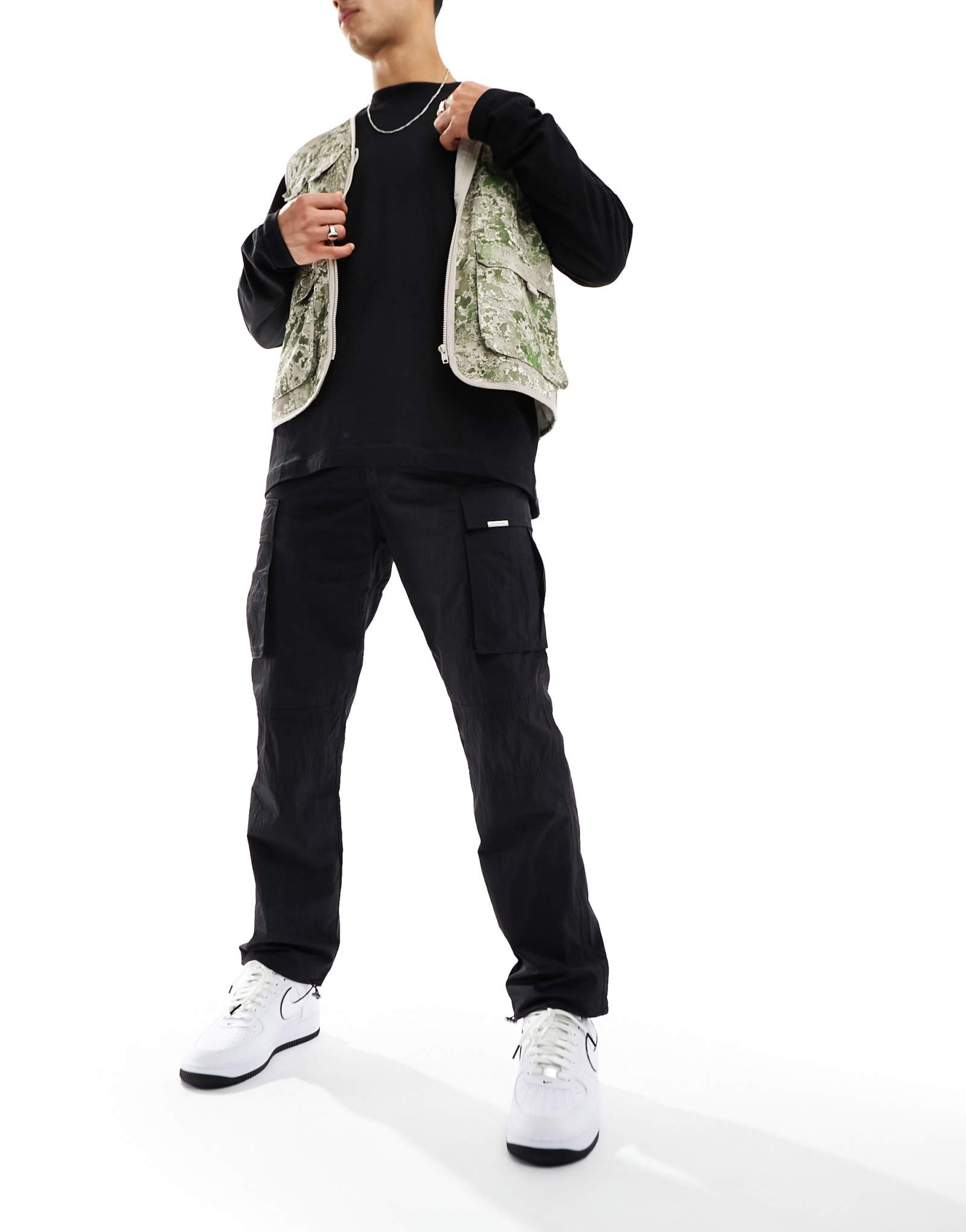 Универсальные брюки-карго черного цвета от шестого июня 15390₽