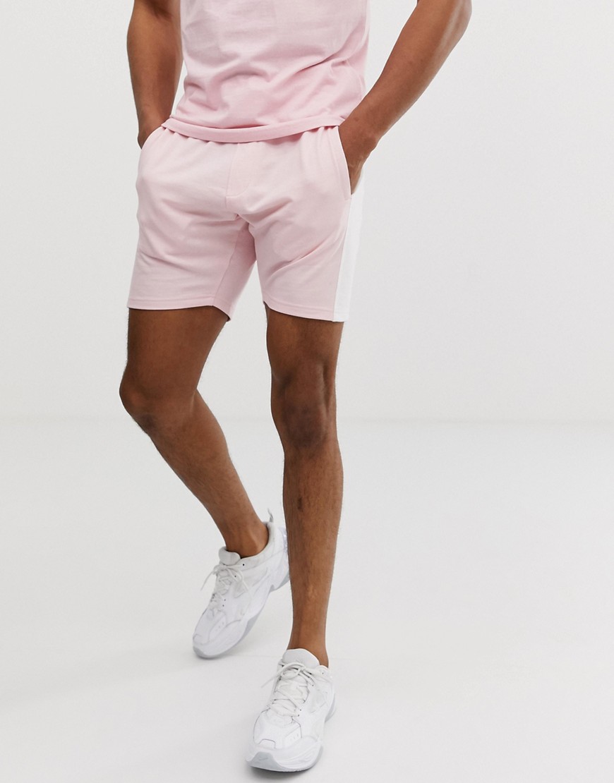 Skåret og syet panelfarvet shorts fra D-Struct-Pink