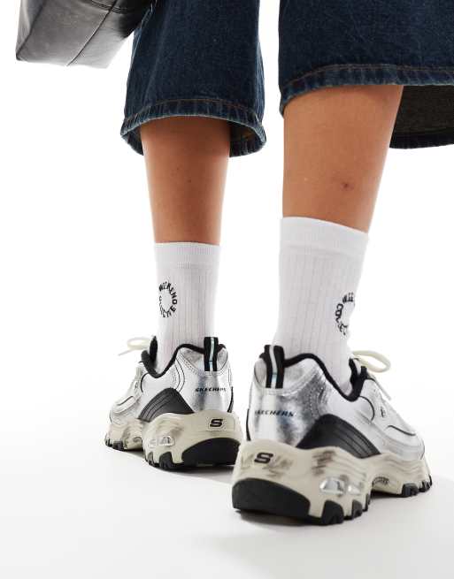 Skechers – D'Lites – Silverfärgade, slitna träningsskor med vävda lager, 3 av 5