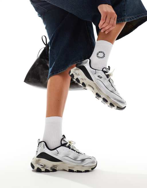 Skechers – D'Lites – Silverfärgade, slitna träningsskor med vävda lager, 4 av 5