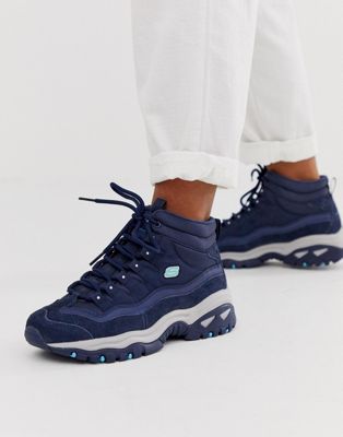 Skechers – Energy – Sneakers med snörning och överlager i mocka-Marinblå