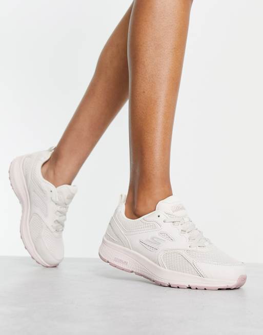 Skechers – Go Run – Naturvita, grova sneakers i lädermix med kontrastsula  
