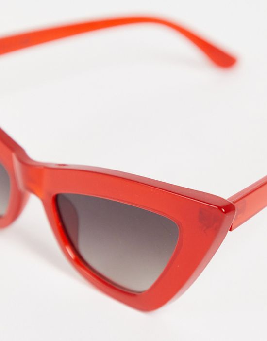 https://images.asos-media.com/products/skinnydip-cateye-sunglasses-in-red-with-tinted-lens/202670936-2?$n_550w$&wid=550&fit=constrain