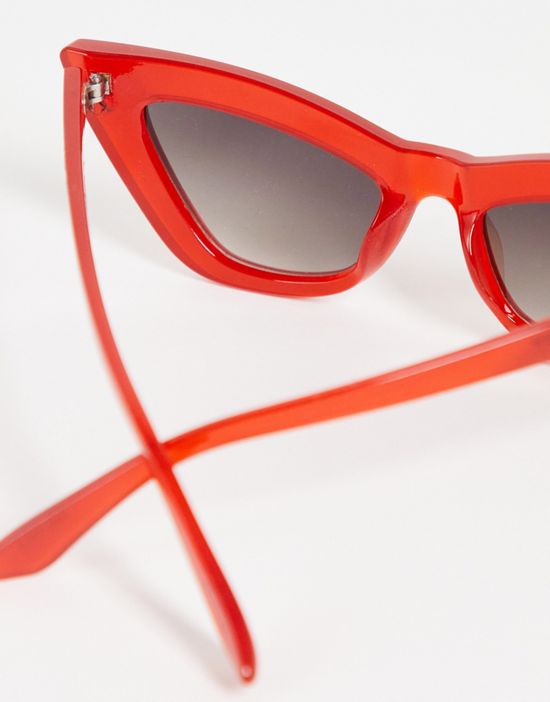 https://images.asos-media.com/products/skinnydip-cateye-sunglasses-in-red-with-tinted-lens/202670936-3?$n_550w$&wid=550&fit=constrain
