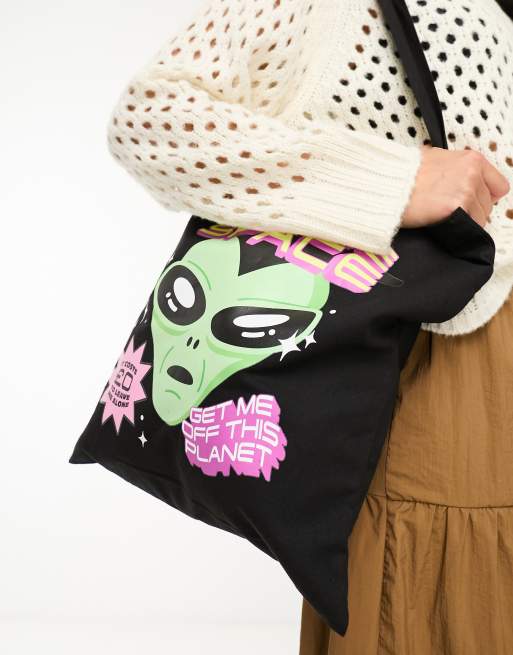 Skinnydip Give Me Space slogan alien tote bag in black, 3 of 4