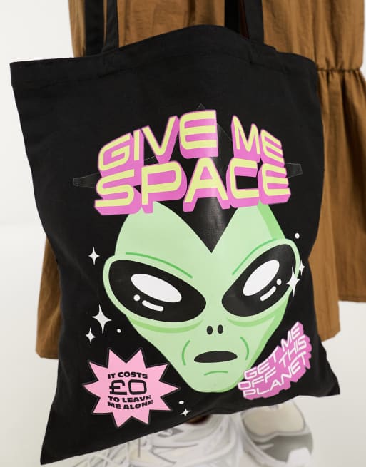 Skinnydip Give Me Space slogan alien tote bag in black, 4 of 4