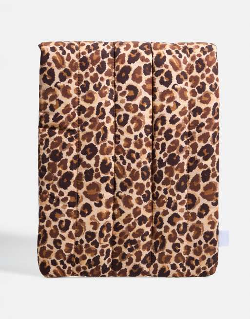 Skinnydip Leopard print laptop sleeve 16" in black, 2 of 4