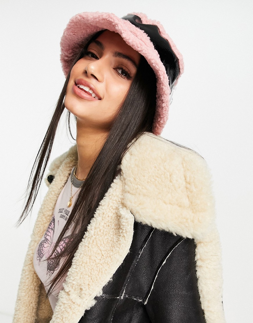 Skinnydip sherpa lined bucket hat in pink and black patent