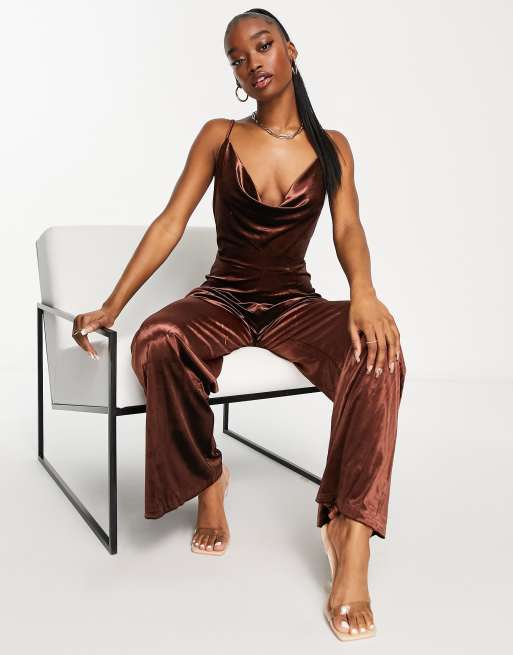 Skylar Rose - Tuta jumpsuit in raso marrone cioccolato con spalline sottili
