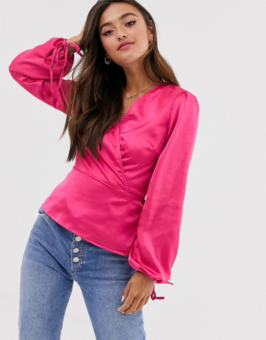 Slå-om bluse med bindbånd på ærmerne fra Glamorous-Pink