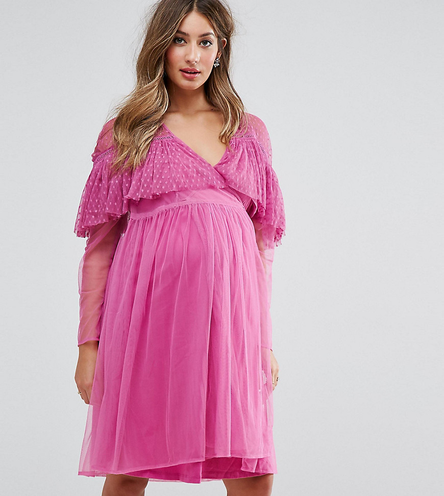 Slå-om kjole i net med dobby-flæser fra ASOS Maternity-Pink