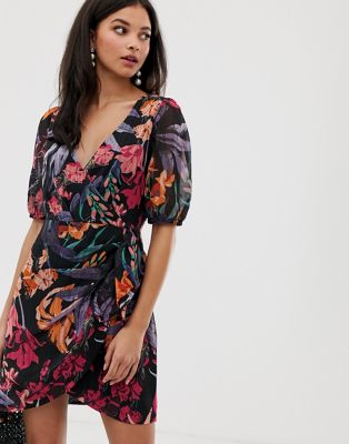 Slå-om-kjole med abstrakt blomsterprint fra Talulah-Sort