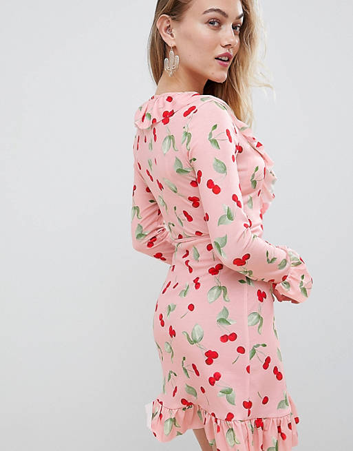 Slå-om kjole og kirsebær-print fra ASOS DESIGN Petite