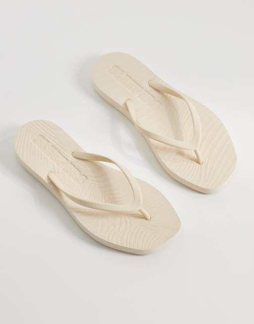 SLEEPERS – Beige, avsmalnande flip flops, 2 av 4