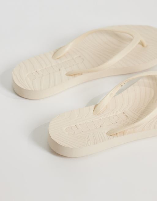SLEEPERS – Schmal zulaufende Zehenstegsandalen im Eierlikör-Farbton, 3 von 4