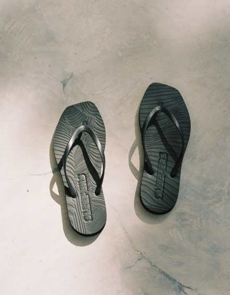 SLEEPERS Tapered thongs in black - view 1
