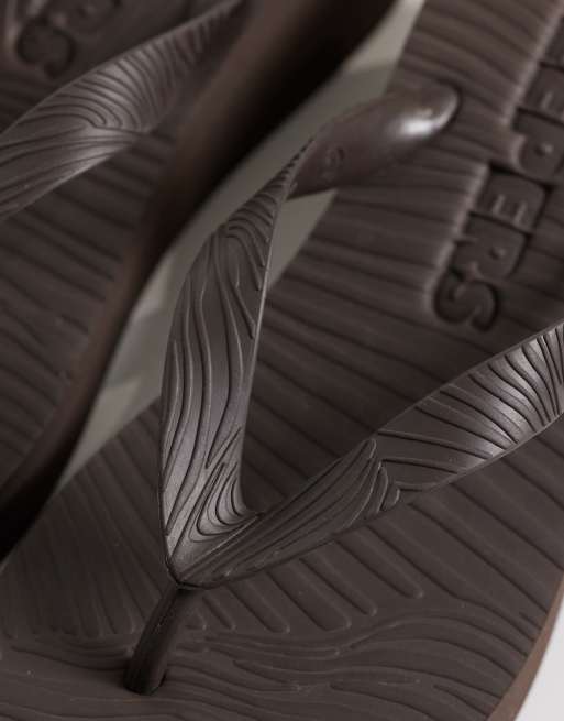 SLEEPERS - Teenslippers met hoge plateauzool in bruin, 2 van 4