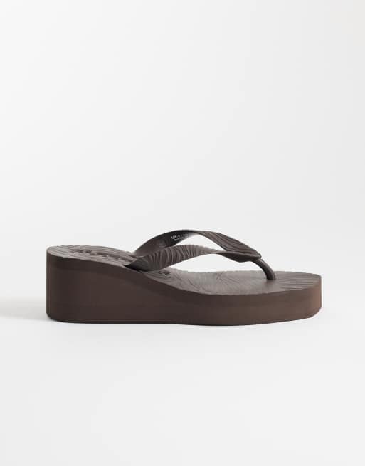 SLEEPERS – Zehenstegsandalen in Braun mit hoher Plateausohle, 3 von 4