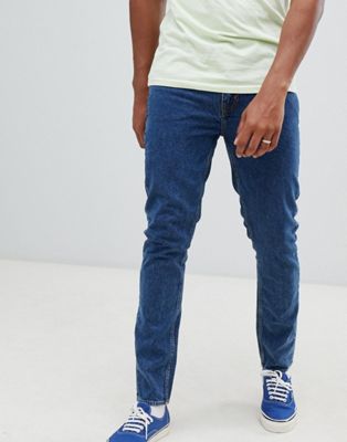 Smalle tapered fit-jeans i blå fra Cheap Monday
