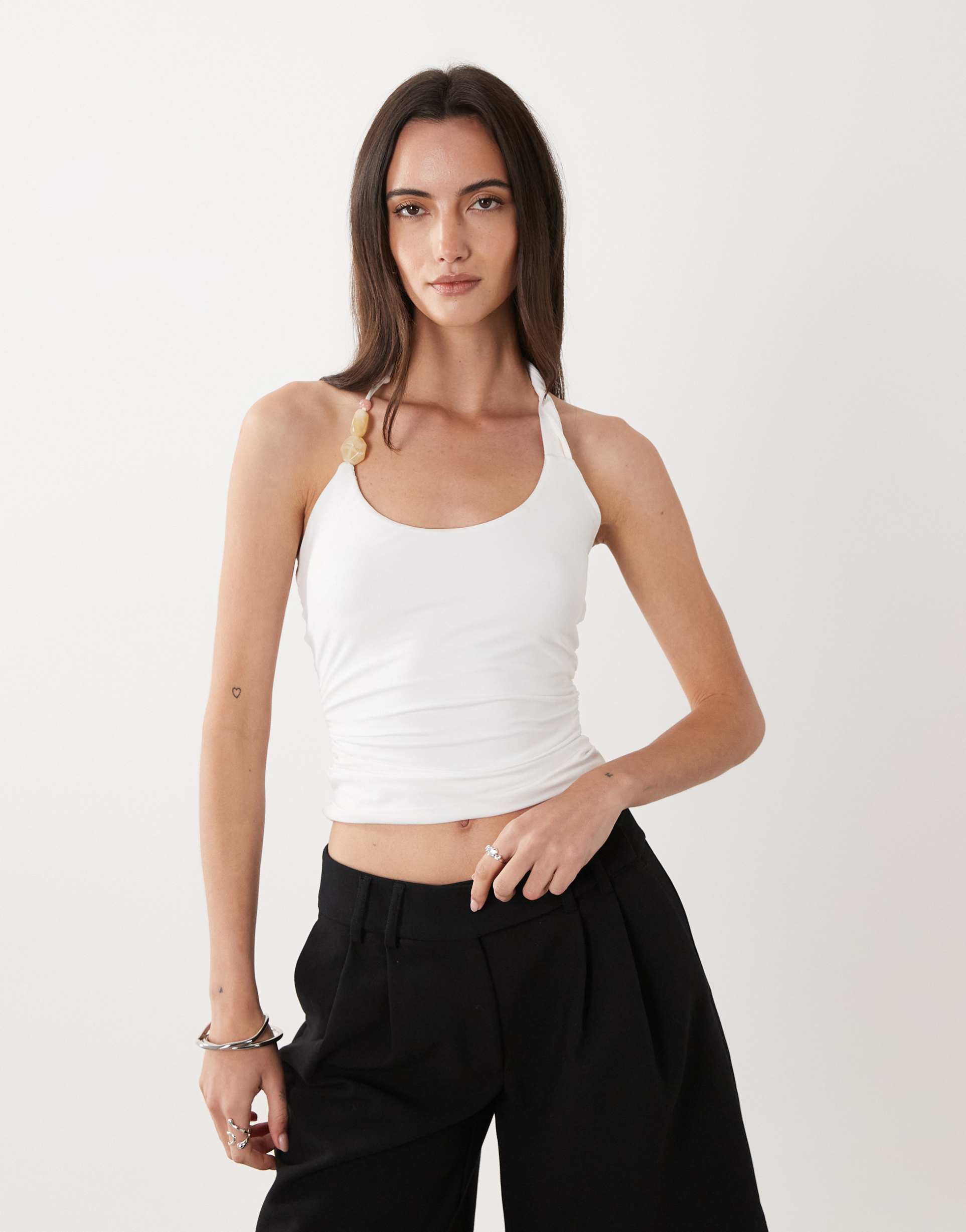 sndys bead detail scoop neck top in white