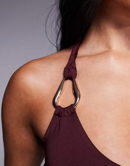SNDYS - Bordeaux maxikjole med halterneck, snoet strop og metaldetalje, 3 af 4