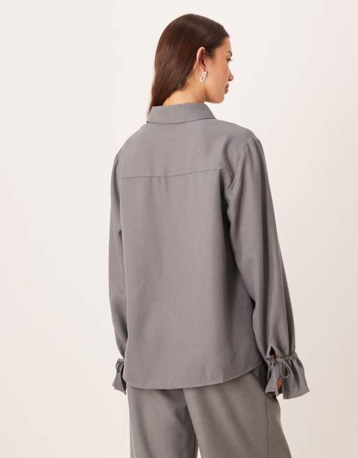 SNDYS - Camicia grigia arricciata con laccetti sulle maniche in coordinato, 4 di 4