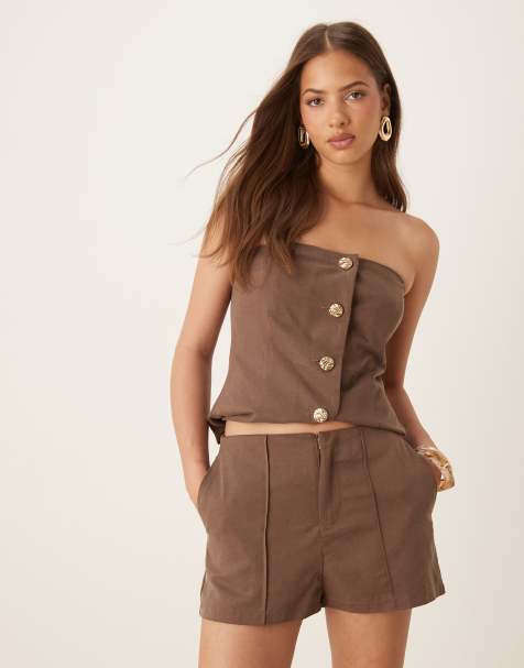 SNDYS - Co-ord set in bruin van bandeau-gilet met linnenlook, goudkleurige knopen en short met plooi aan de voorkant - view 1