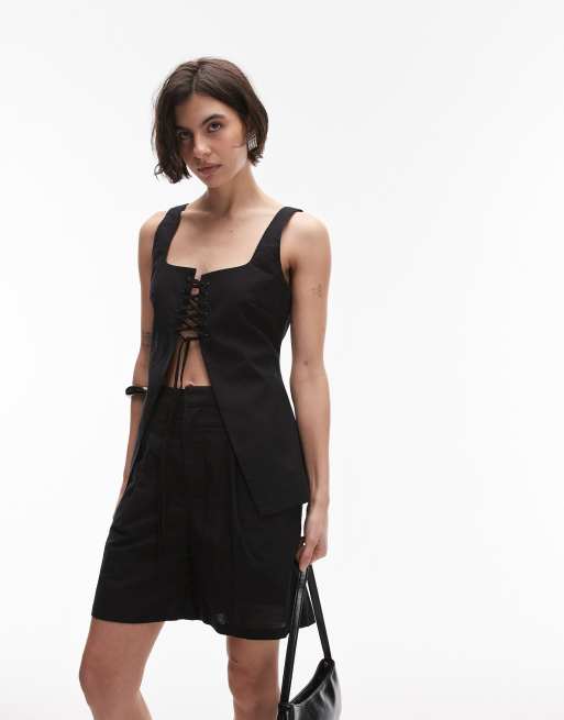 SNDYS - Coordinato misto lino nero con top con scollo quadrato e lacci sul davanti e pantaloncini taglio lungo