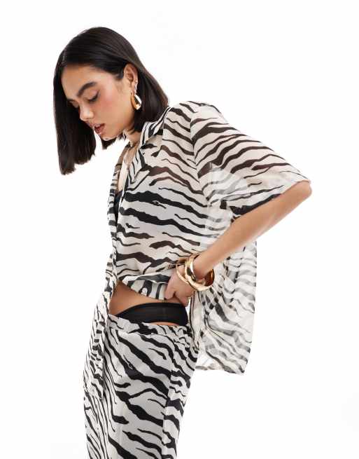 SNDYS - Doorschijnend overhemd met korte mouwen in zebraprint
