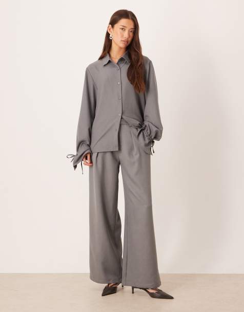 SNDYS - Elegante broek met geplooide voorkant in grijs, deel van co-ord set - view 1