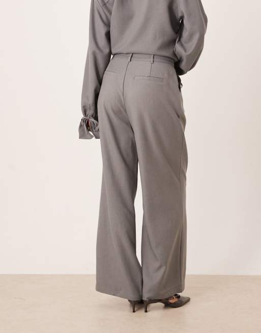 SNDYS - Elegante broek met geplooide voorkant in grijs, deel van co-ord set, 3 van 5
