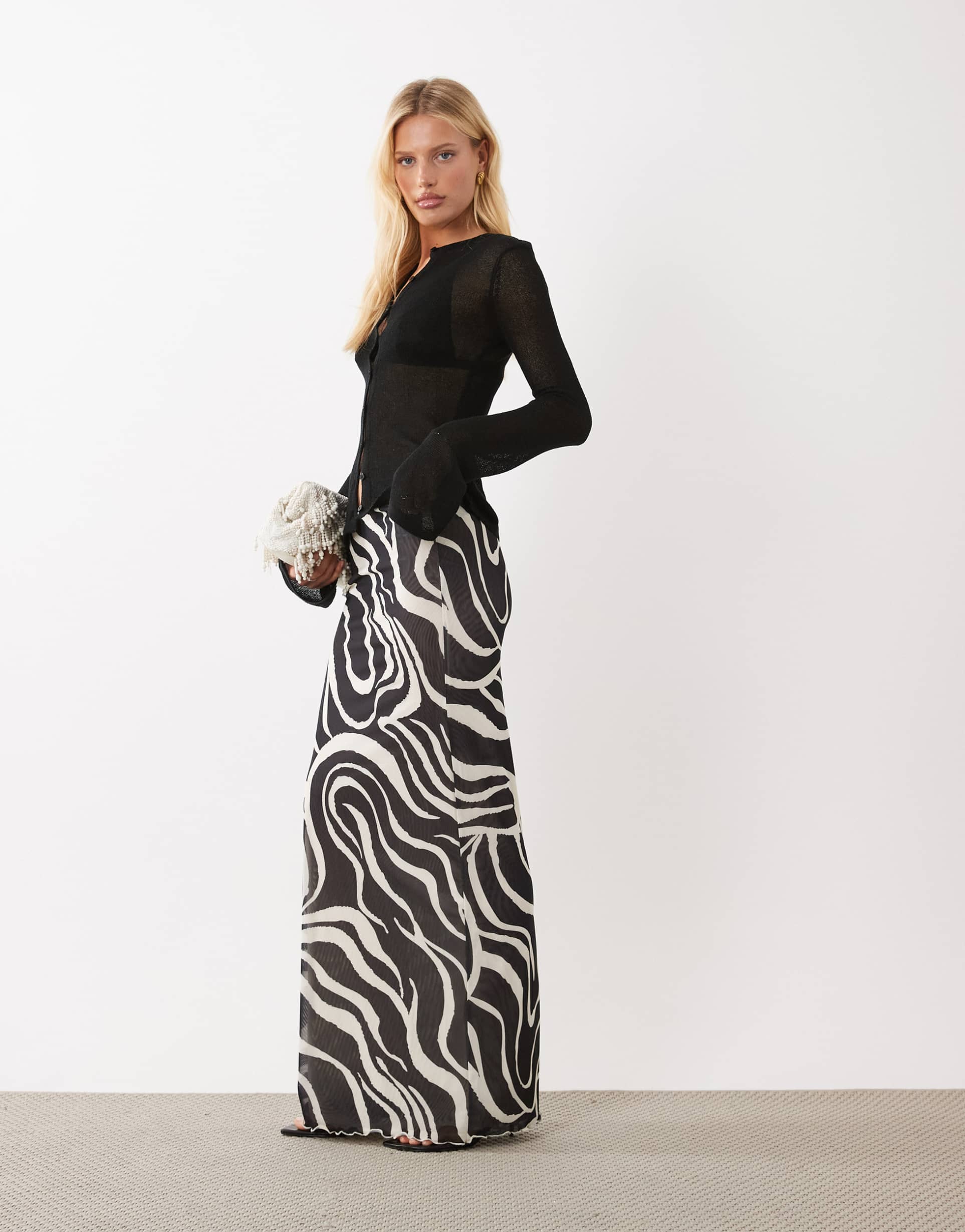 sndys fine knit maxi skirt in black & white swirl print